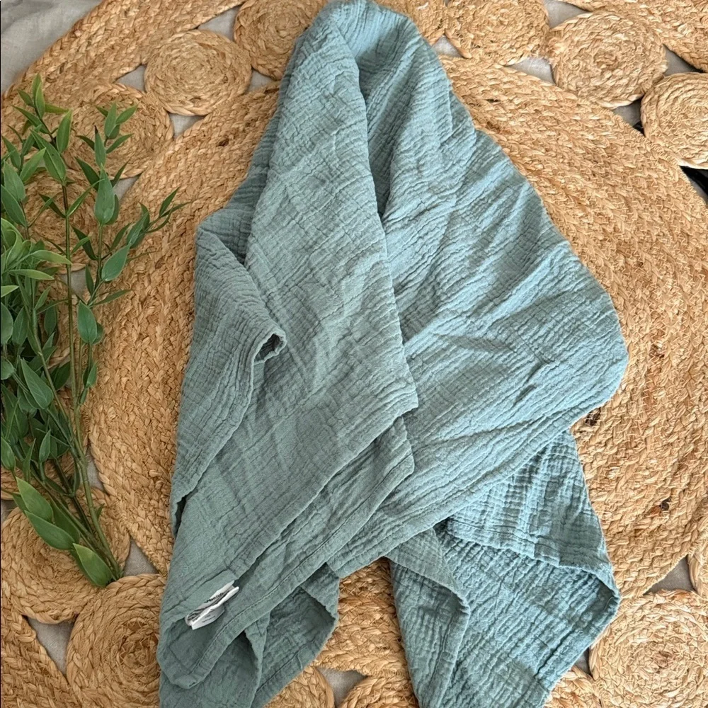 Soarwg Kids cotton Gauze Blanket in Sage.